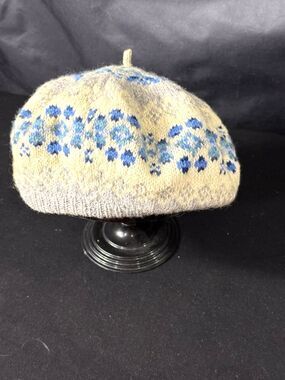 Vintage Scotland Shetland’s Beret Blue/Cream 100% Wool Hand Knitted. Sz M/L